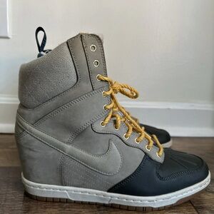 NIKE Dunk Sky Hi Hidden Heel Wedge Sneaker Winter Duck Sherpa Boots Size 9.5 US